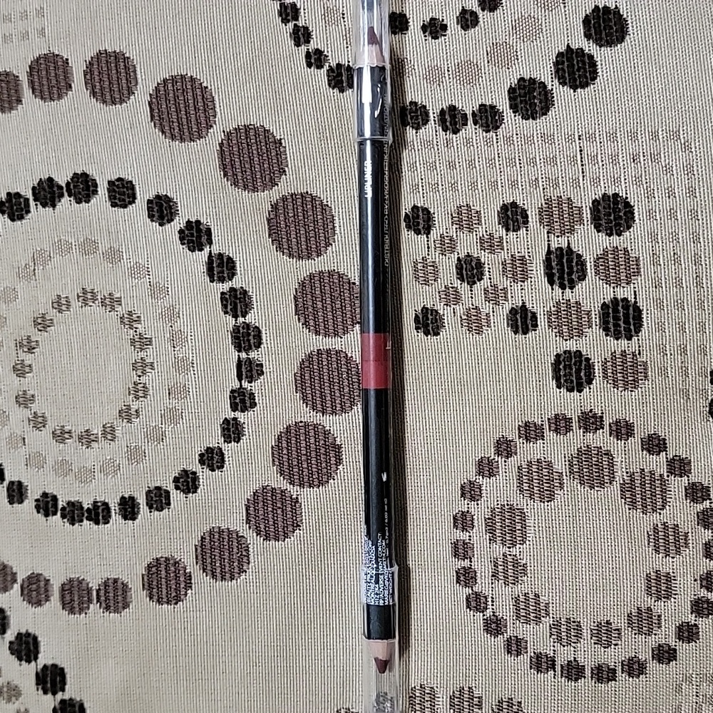 V KOSMETIK Duo Lip Liner In Flame And Chestnut